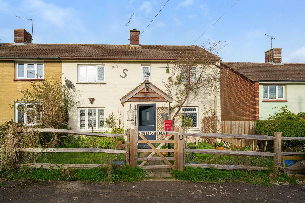 3 bedroom semi-detached house for sale in Basingstoke, Hampshire, RG22