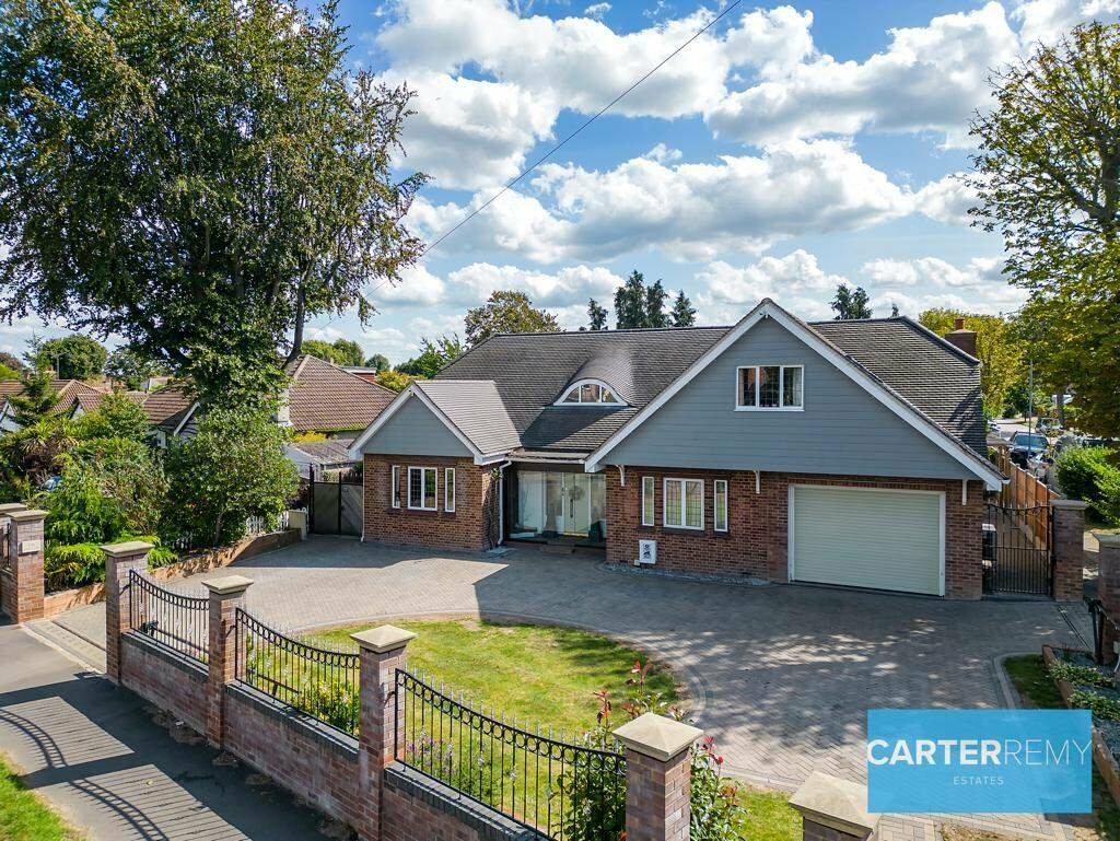 4 bedroom detached house for sale in Long Lane, Grays, RM16