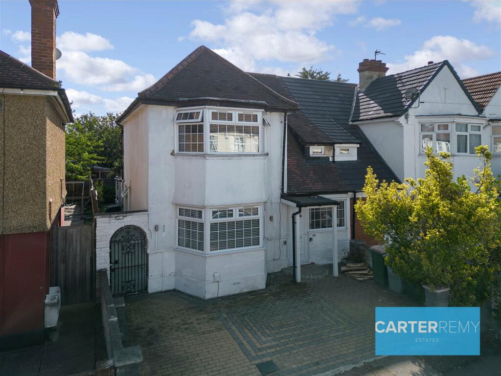 4 bedroom end of terrace house for sale in Charlemont Road, East Ham, E6