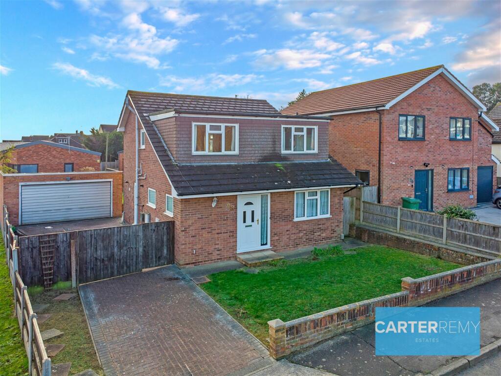 4 bedroom detached house for sale in Avenue, Grays, RM17