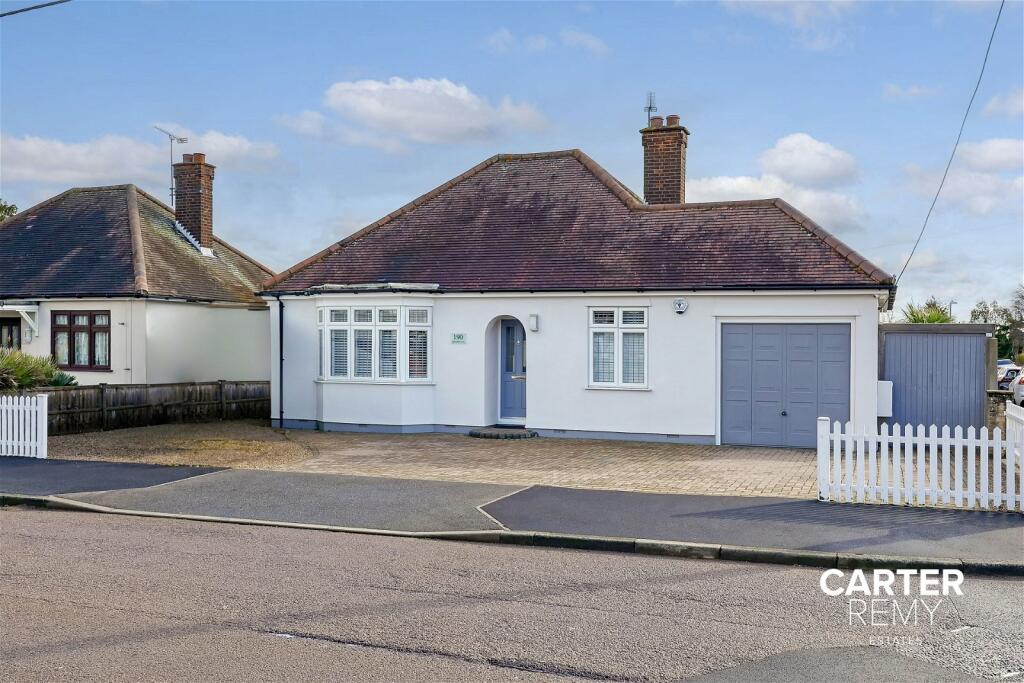 2 bedroom detached bungalow for sale in Blackshots Lane, Grays, RM16