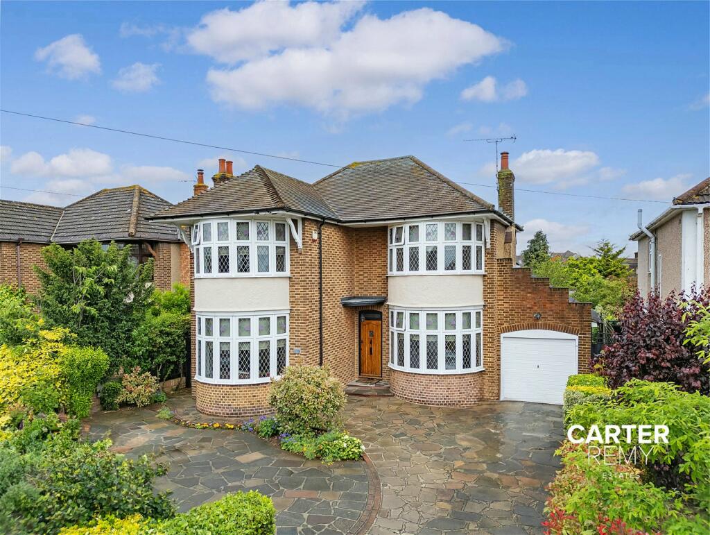 3 bedroom detached house for sale in Long Lane, Grays, RM16
