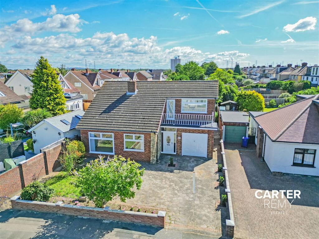 3 bedroom detached house for sale in Blackshots Lane, Grays, RM16