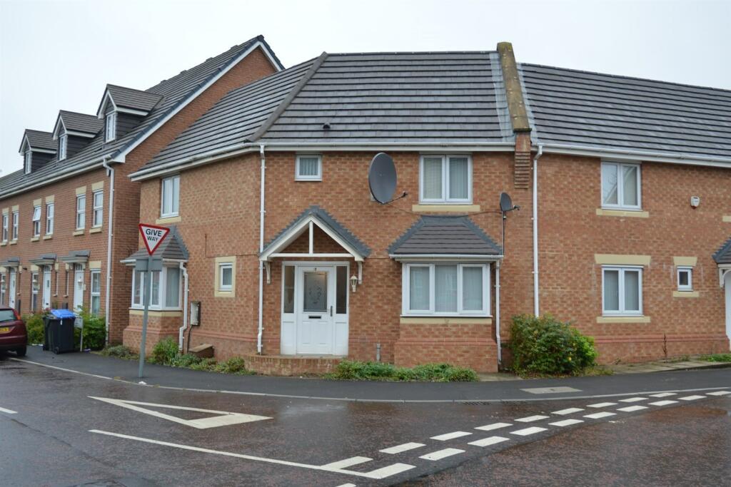 3 bedroom end of terrace house for sale in Maddren Way, Linthorpe