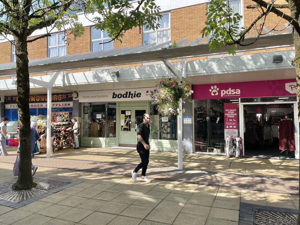 Additional property image - YATE SHOPPING CENTRE, 12 South Walk, Yate, BS37 4AP