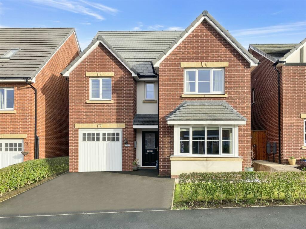 6 bedroom detached house for sale in Harebell Drive, Congleton, CW12