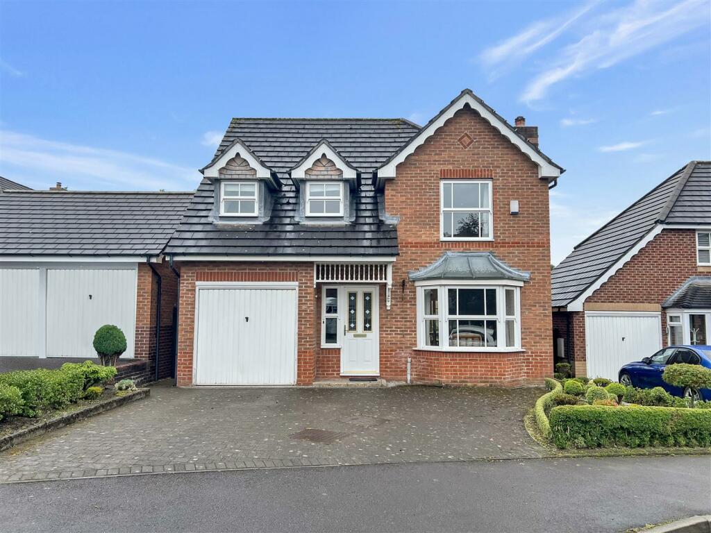 4 bedroom detached house for sale in Obelisk Way, Congleton, CW12