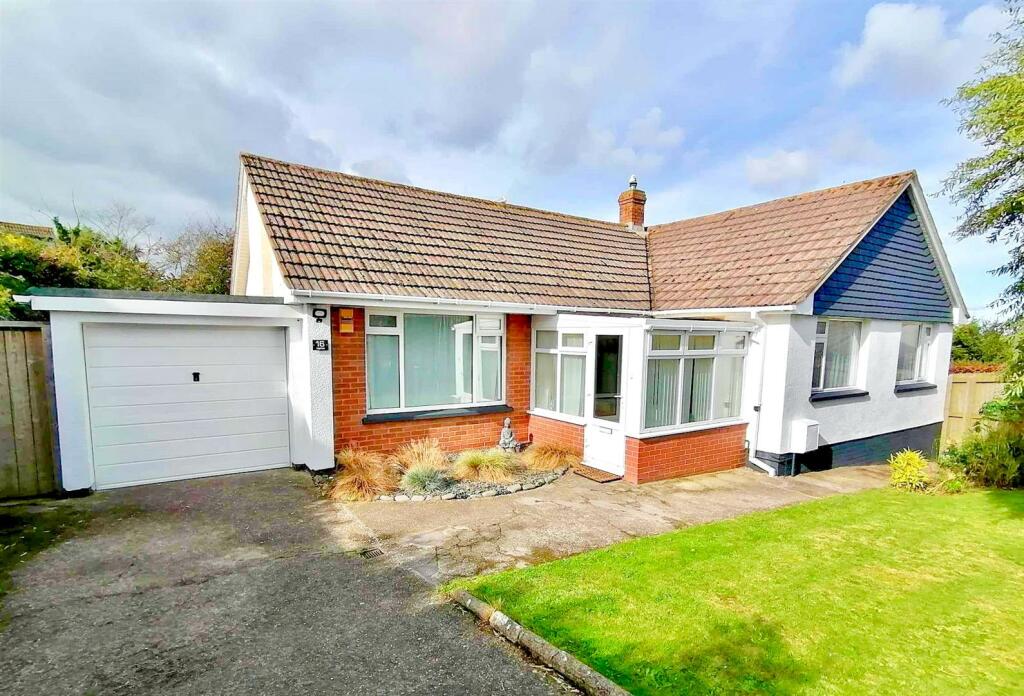 3 bedroom detached bungalow for sale in Highfield, Northam, Bideford, EX39