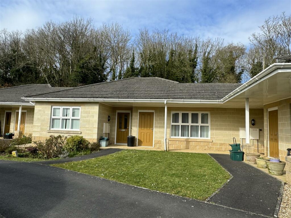 2 bedroom bungalow for sale in Abbotsham, Bideford, EX39