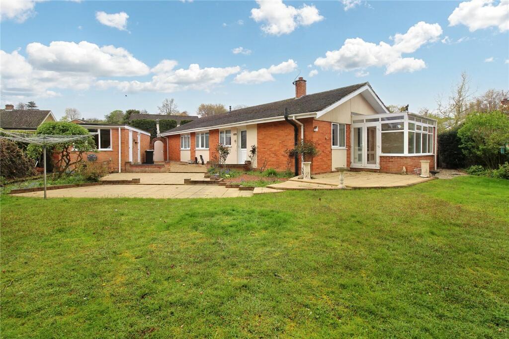 3 bedroom bungalow for sale in Softley Drive, Cringleford, Norwich