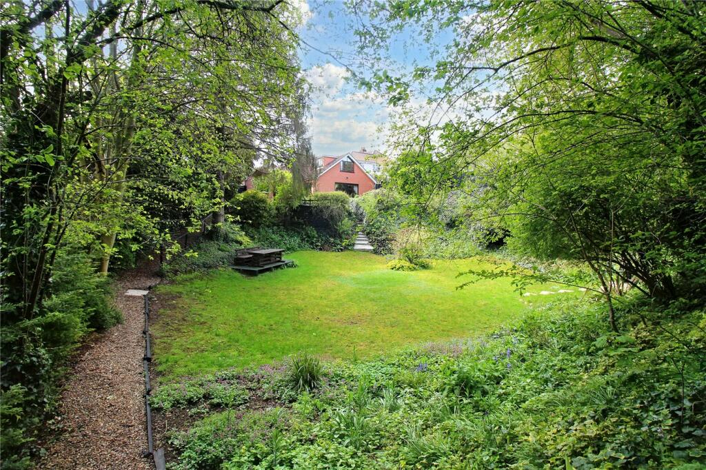 4 bedroom detached house for sale in Gilbert Way, Cringleford, Norwich