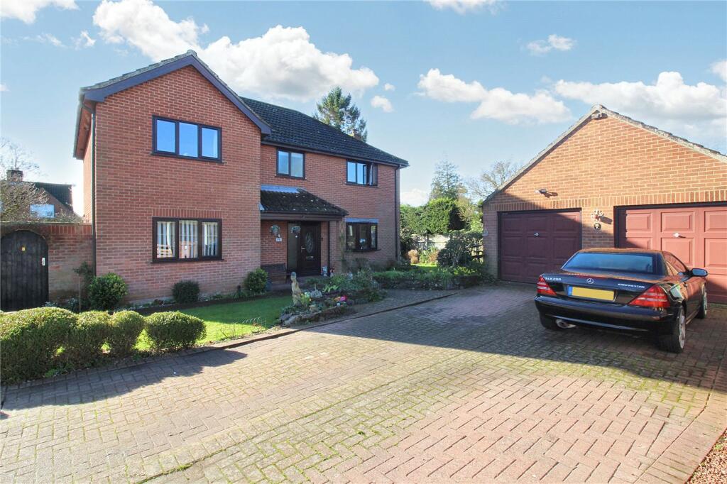5 bedroom detached house for sale in Oak Wood, Blofield, Norwich