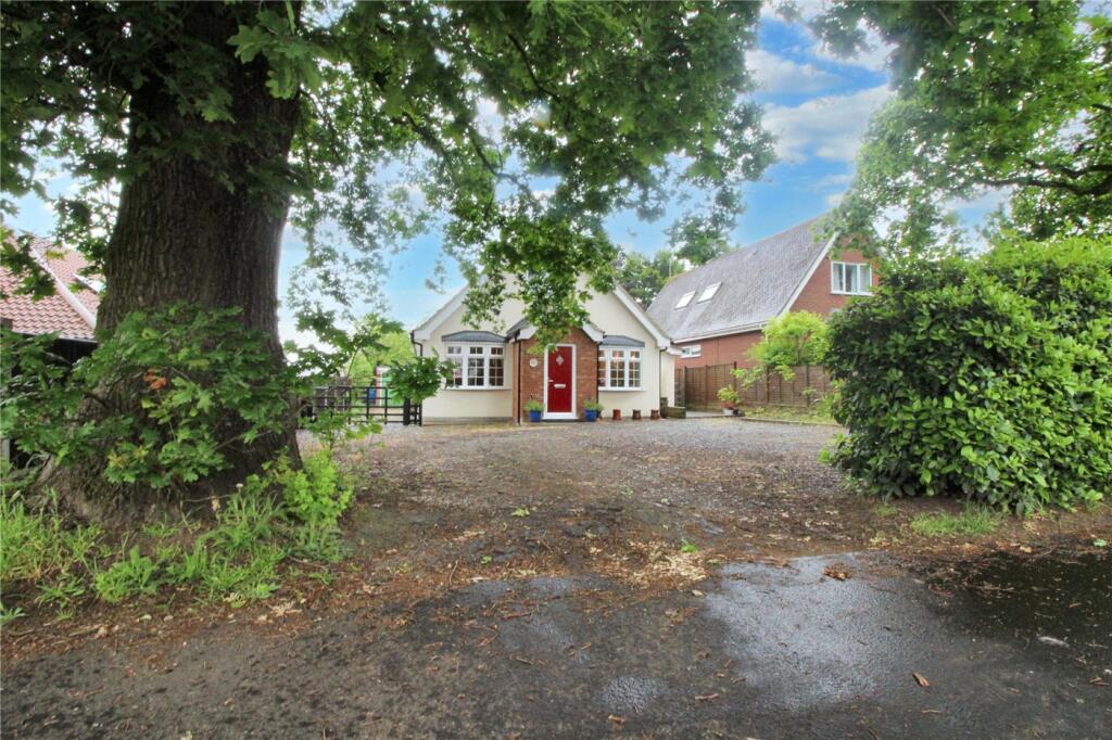 4 bedroom detached house for sale in Thunder Lane, Norwich, Norfolk, NR7