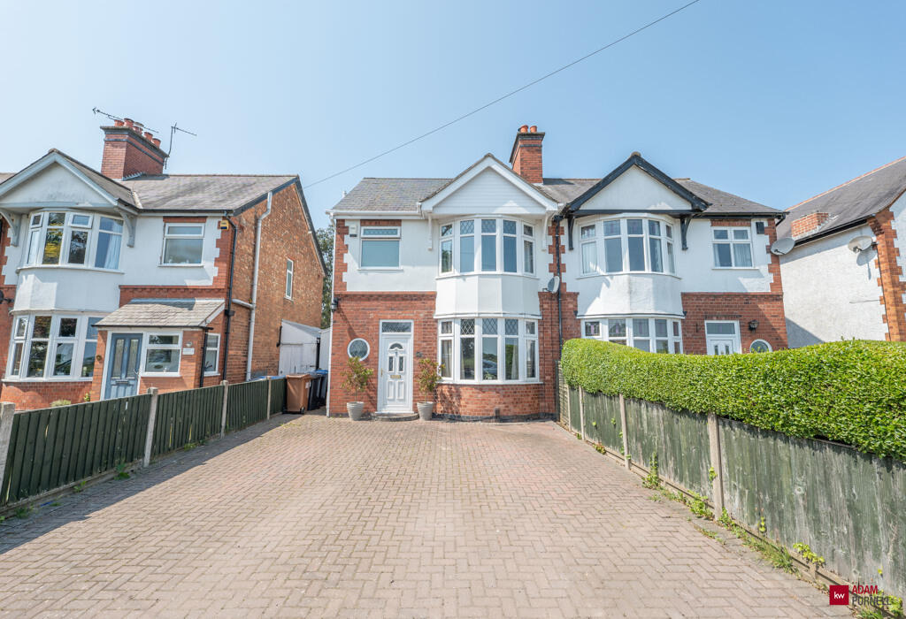 3 bedroom semidetached house for sale in Ashby Road, Hinckley