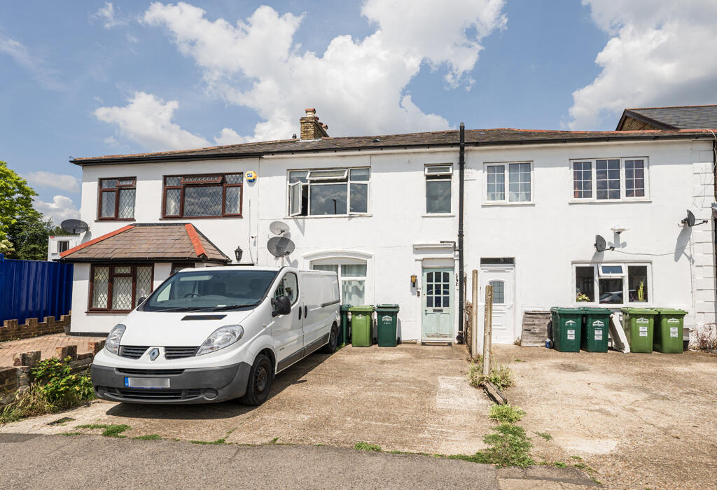 1 bedroom for sale in Feltham Hill Road, Ashford, Surrey, TW15