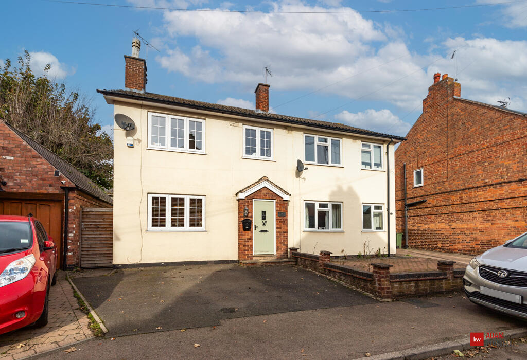 3 bedroom semidetached house for sale in Desford Road, Thurlaston