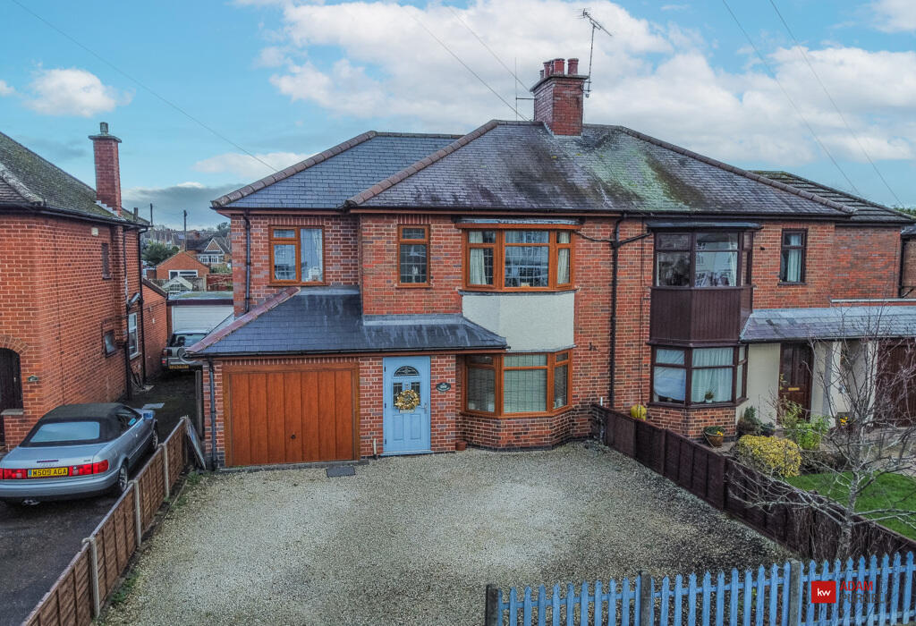 4 bedroom semidetached house for sale in Lychgate Lane, Burbage, Leicestershire, LE10