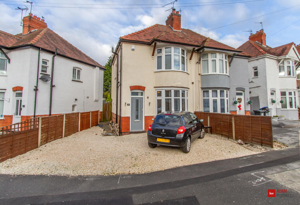3 bedroom semidetached house for sale in Strathmore Road, Hinckley