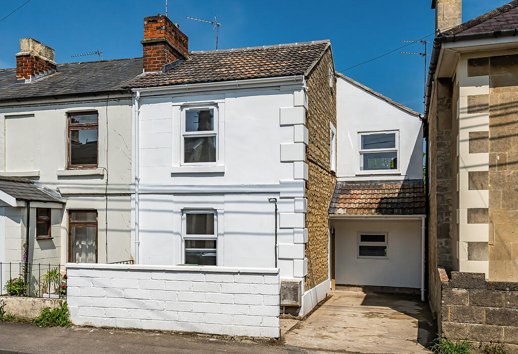 3 bedroom end of terrace house for sale in Union Street, Melksham