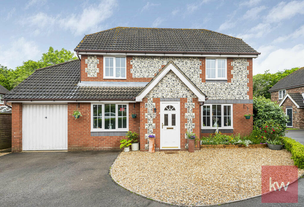 4 bedroom detached house for sale in Hemmyng Corner, Warfield
