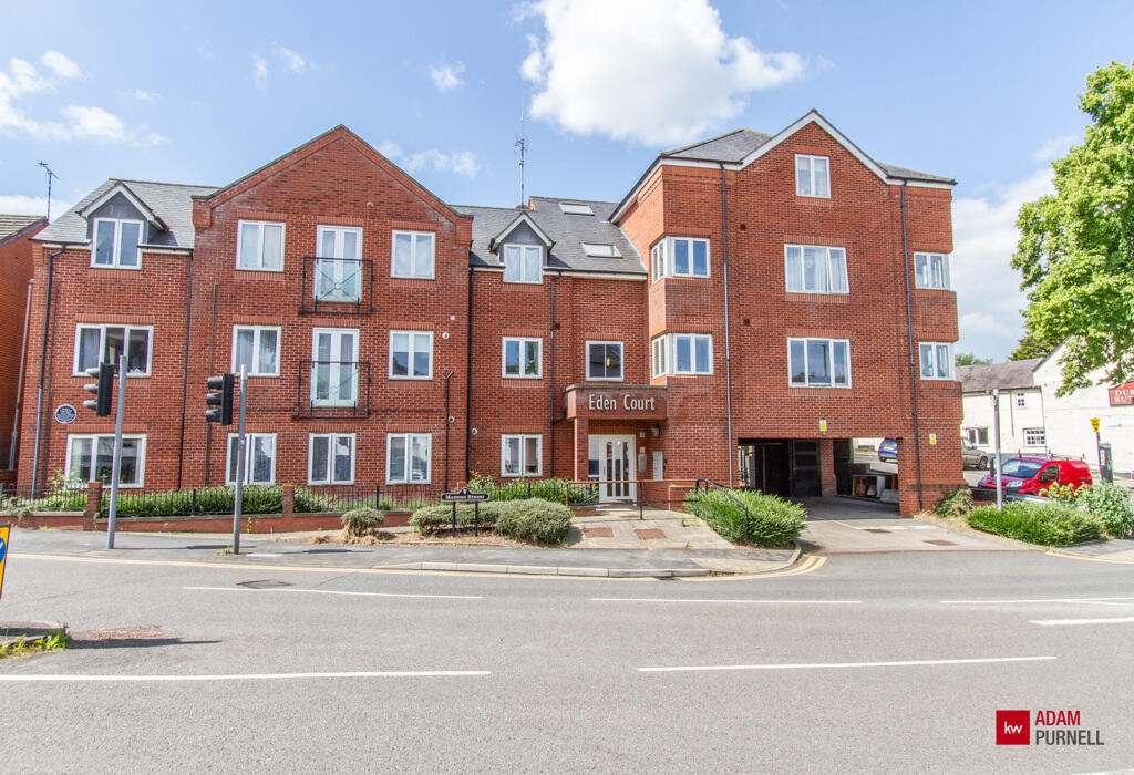 2 bedroom flat for sale in Eden Court, Hinckley, Leicestershire, LE10