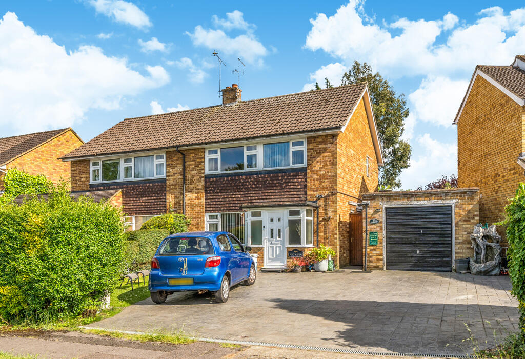 3 bedroom semidetached house for sale in Heyford Road, Radlett