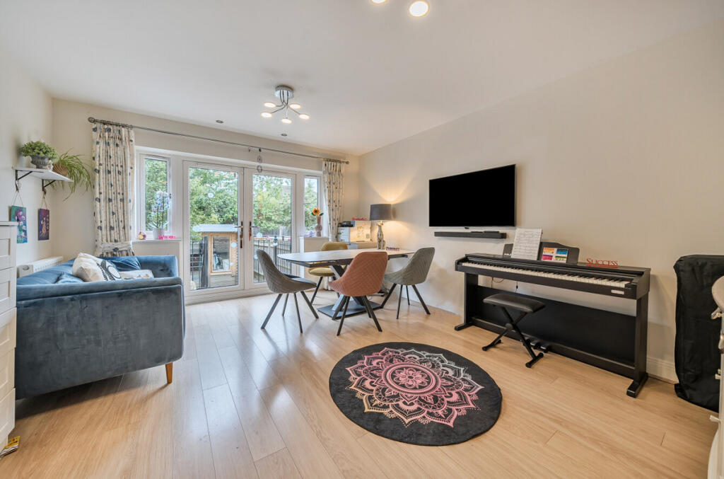 Main image of property: Pintail Way, Maidenhead, SL6