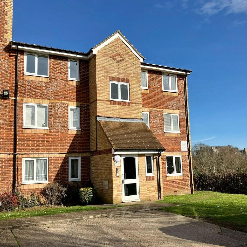 1 bedroom flat for sale in Pioneer Way, Watford, WD18