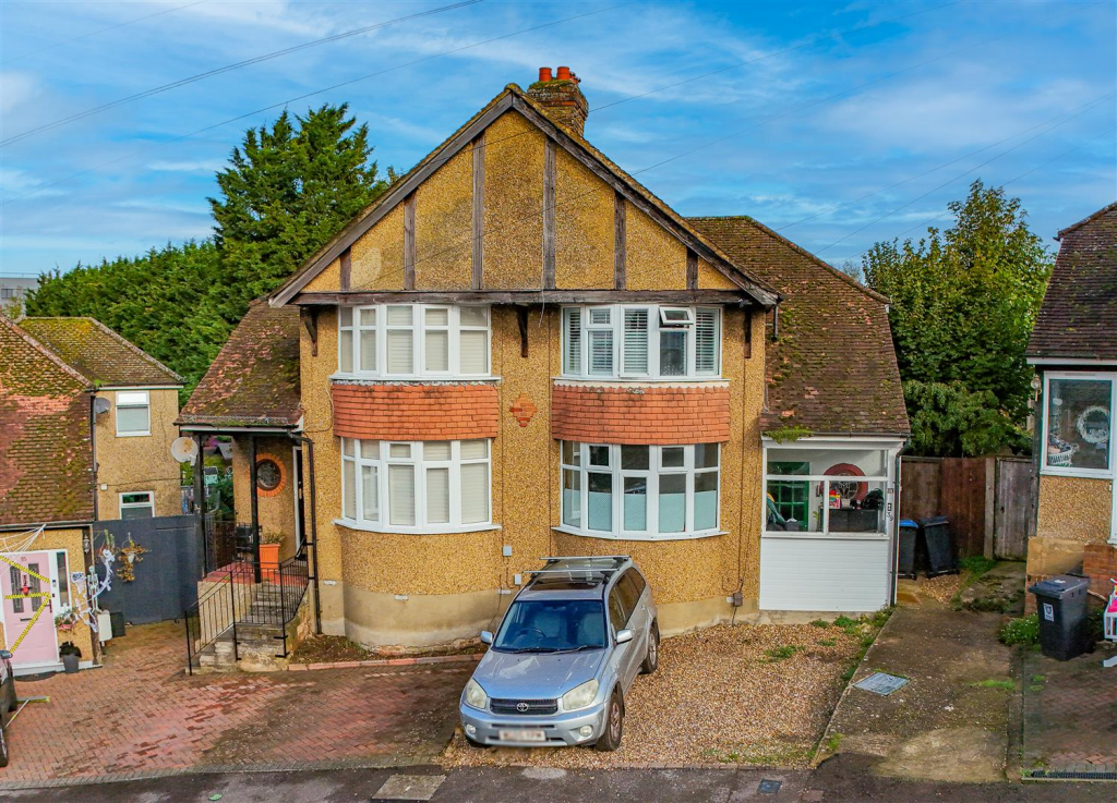 Main image of property: Cedar Walk, Hemel Hempstead, HP3