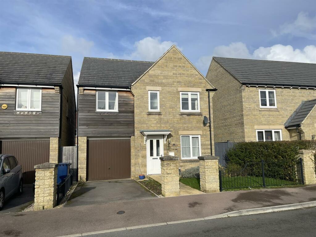 4 bedroom detached house for sale in Sanderling Way Cleeve, GL52