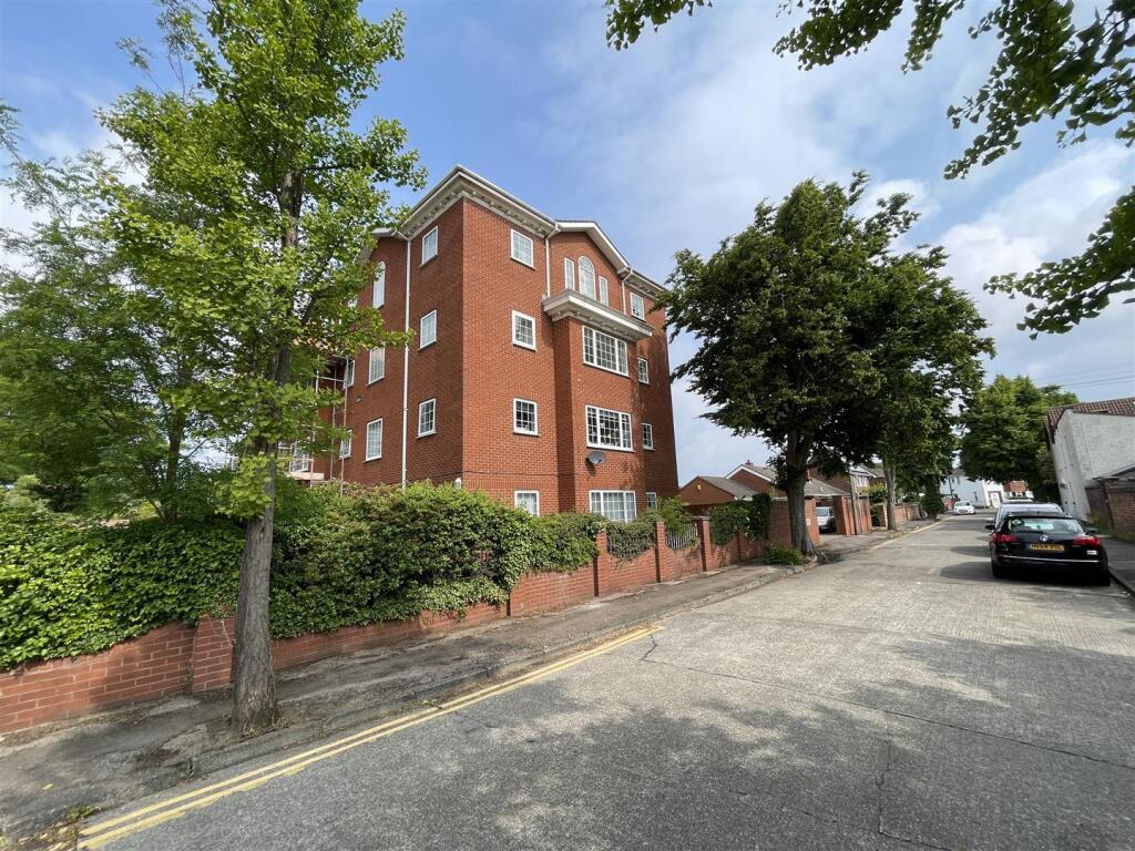Main image of property: 47 Barnwood Road, Gloucester