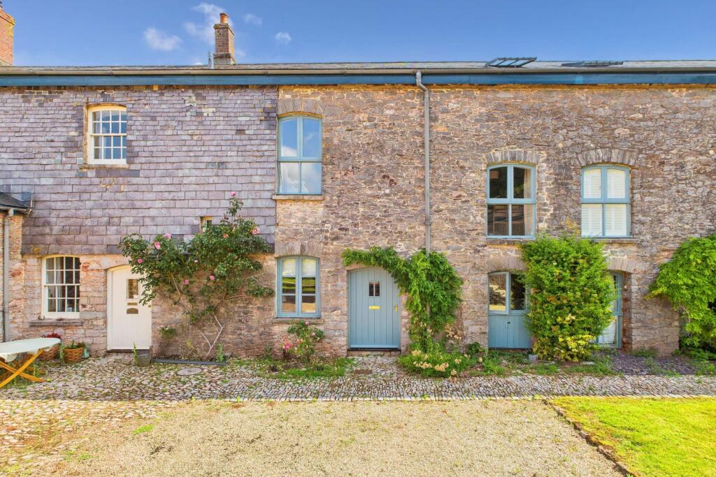 Main image of property: 8 Higher Compton Barton