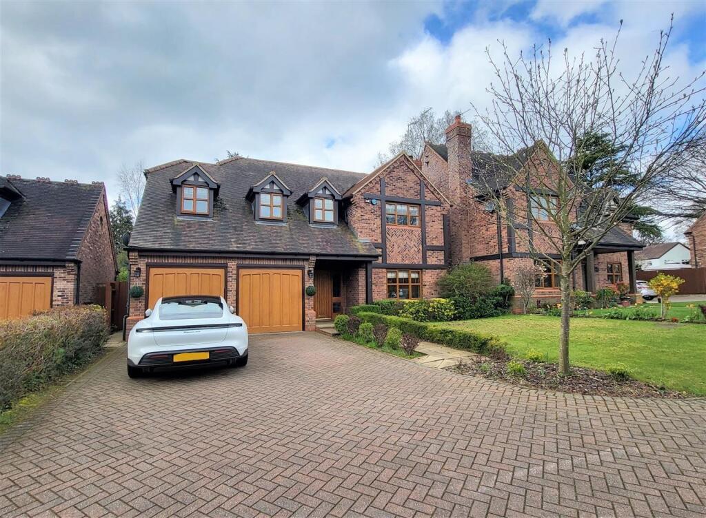 Main image of property: Kingscroft Close, Sutton Coldfield, West Midlands, B74