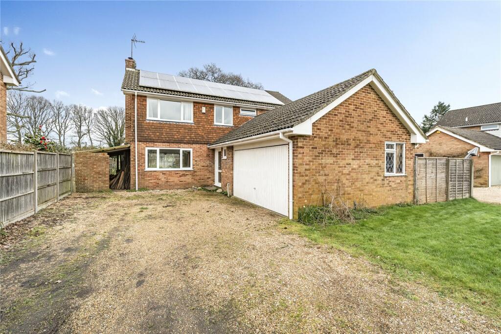 4 bedroom detached house for sale in Grayshott Laurels, Lindford