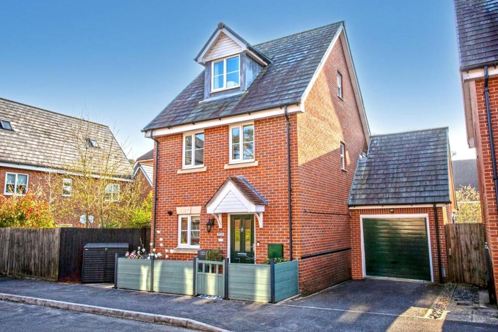 Main image of property: Royal Drive, Bordon, Hampshire, GU35