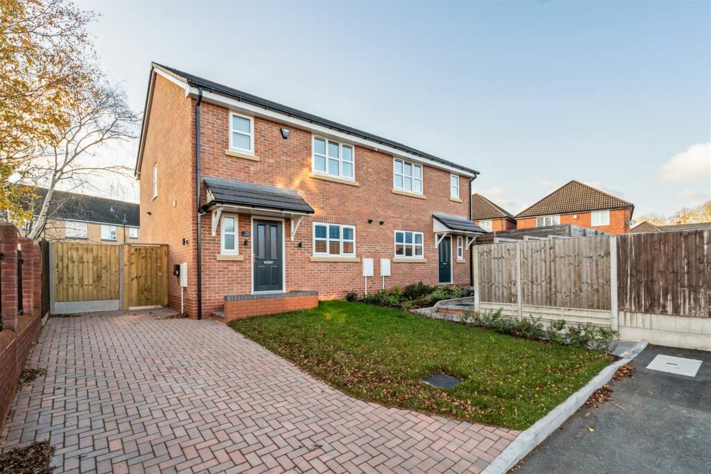 3 bedroom semi-detached house for sale in Warwick Road, Solihull, B92