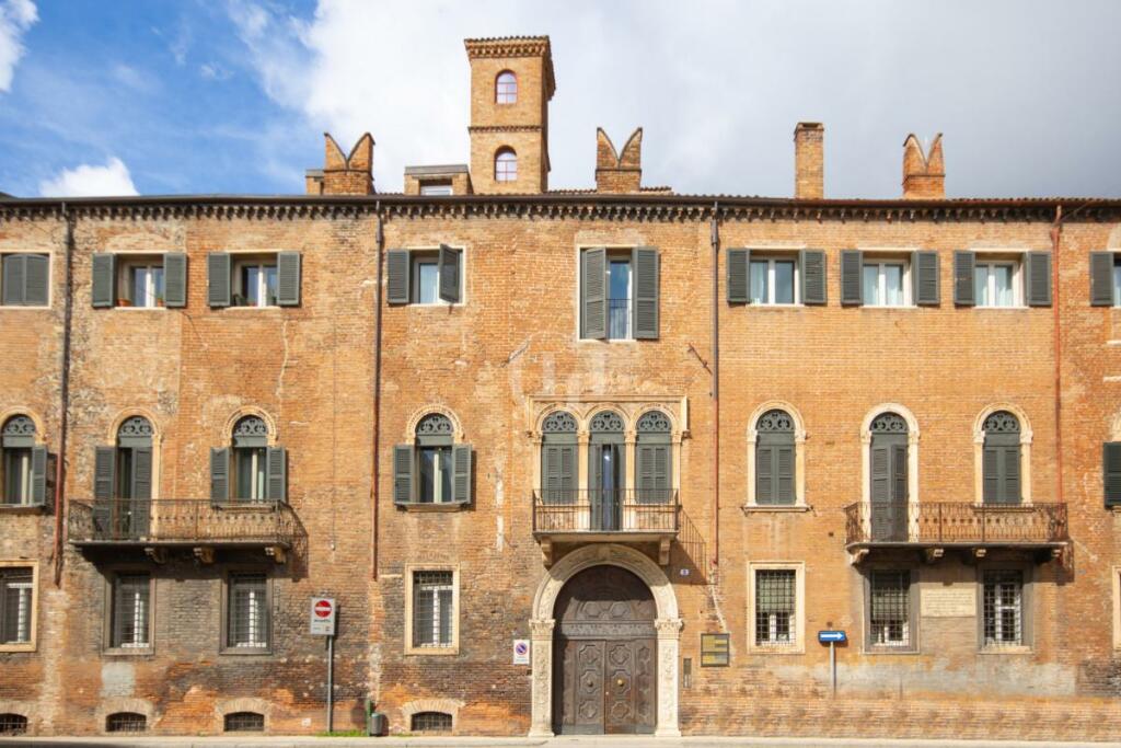 4 bedroom serviced apartment for sale in Treviso, Verona, Italy