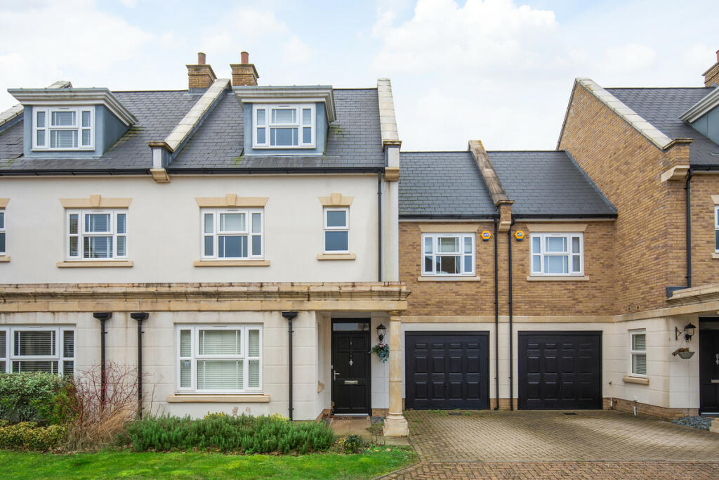 5 bedroom semidetached house for sale in Roper Crescent, Sunburyon