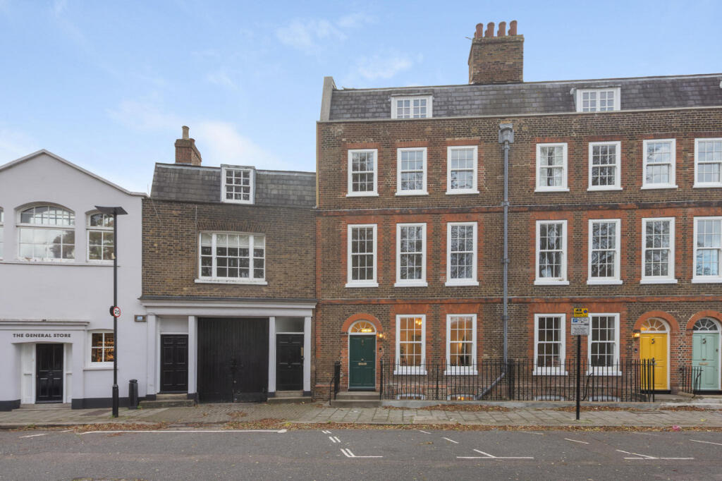 Main image of property: Chiswick Lane South, London, W4