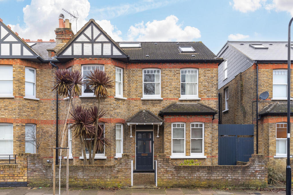 Main image of property: Kingsley Avenue, London, W13