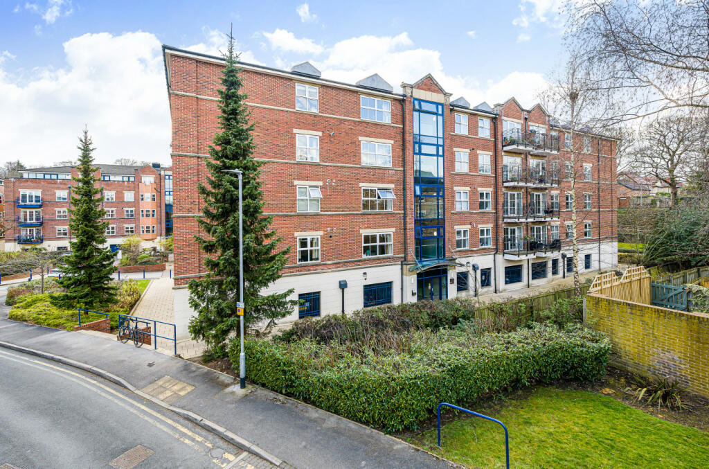 2 bedroom flat for sale in Carisbrooke Road, Far Headingley, Leeds, LS16