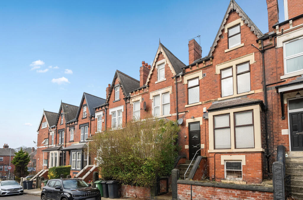 Main image of property: Roundhay View, Leeds, LS8