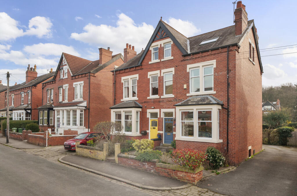 Main image of property: Gledhow Wood Avenue, Roundhay, Leeds, LS8