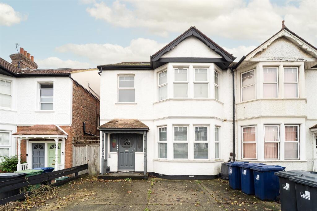 Main image of property: Lynton Road, Acton, W3