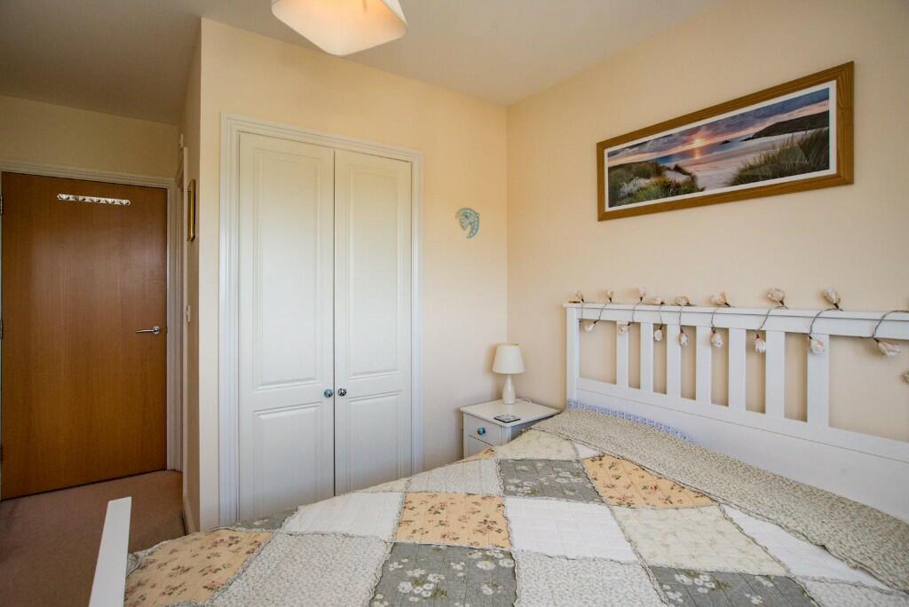 2 bedroom apartment for sale in Ickenham Road, Ruislip, Middlesex, HA4