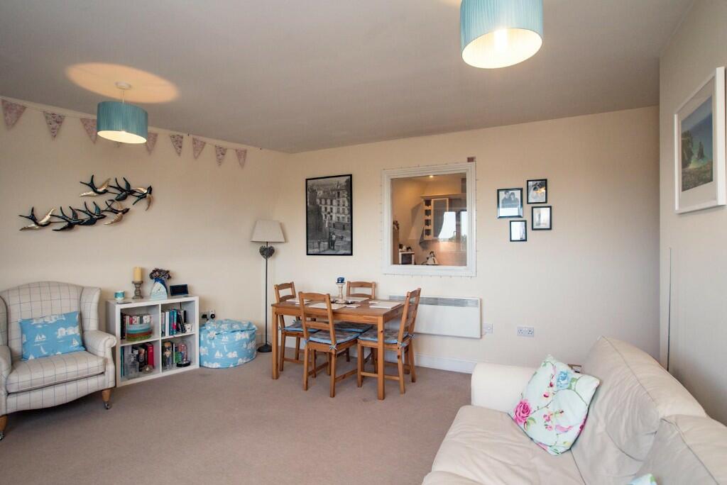 2 bedroom apartment for sale in Ickenham Road, Ruislip, Middlesex, HA4