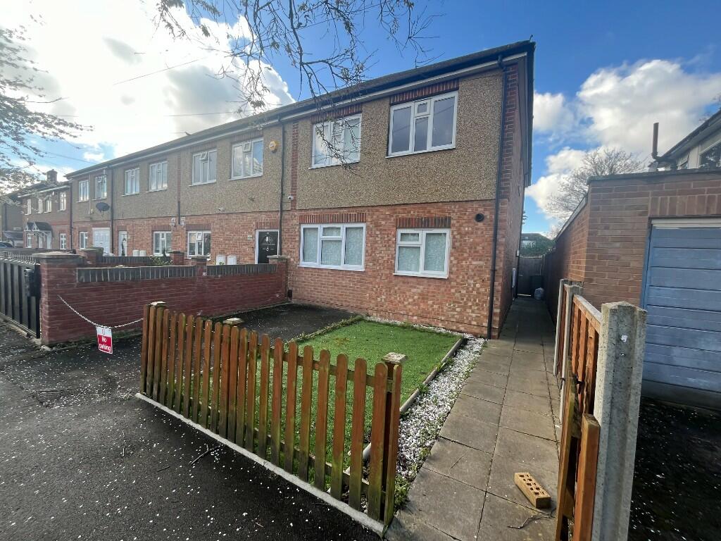 Studio flat for rent in Northolt Avenue, Ruislip, Middlesex, HA4