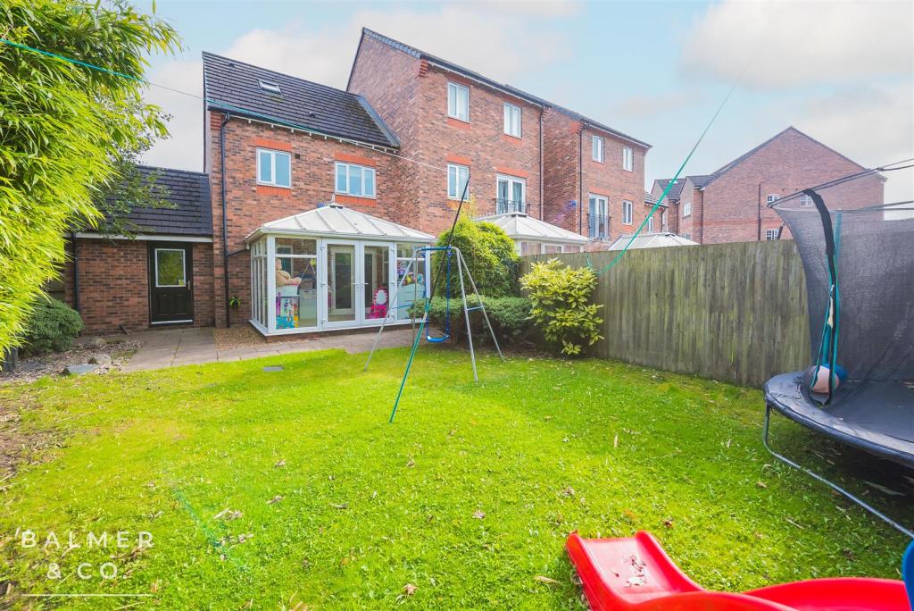 3 bedroom town house for sale in Mabel's Brow, Farnworth, Bolton, BL4