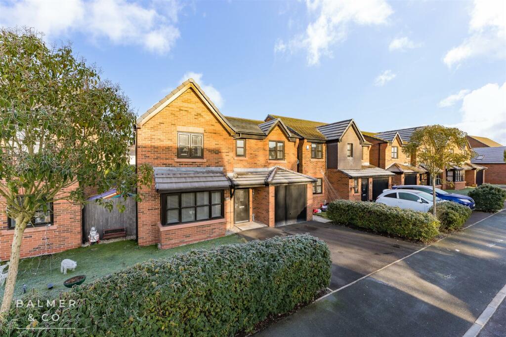 4 bedroom detached house for sale in Bee Fold Lane, Atherton, M46