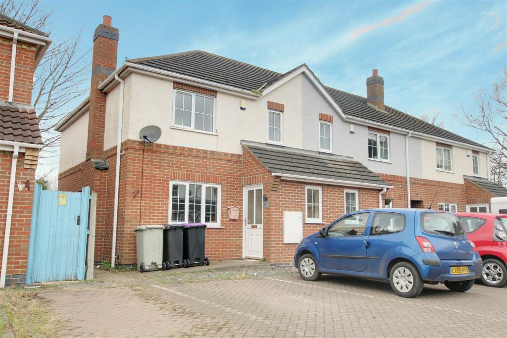 3 bedroom end of terrace house for sale in Woolpack Meadows, North